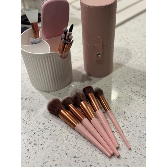 17PCs Pink Makeup Medium Brushes Kit With Organizer Travel Case - Picture 2 of 4